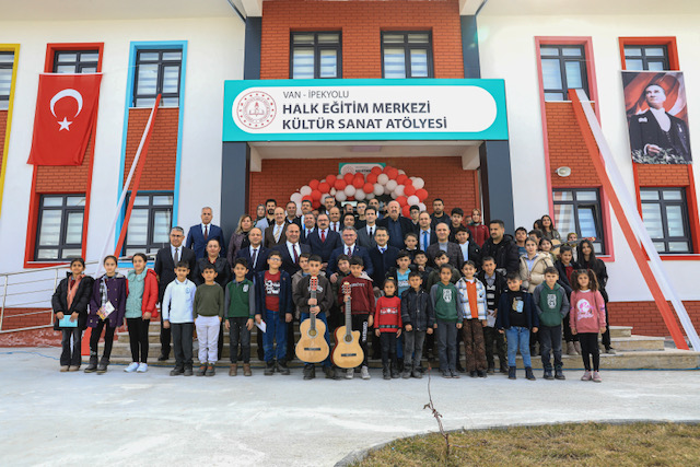 Van’da 2 Adet Resim, Müzik ve Drama Okulu Açıldı