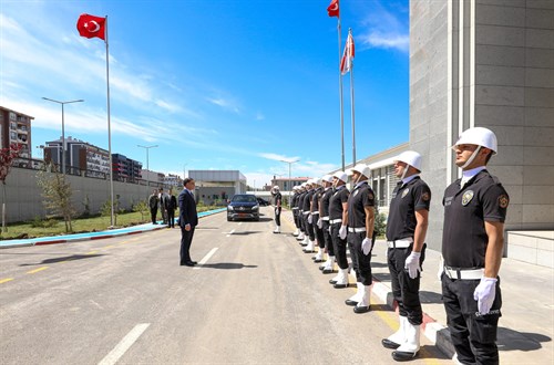 Vali Dr. Ozan Balcı İl Emniyet Müdürlüğü ve İl Jandarma Komutanlığını Ziyaret Etti